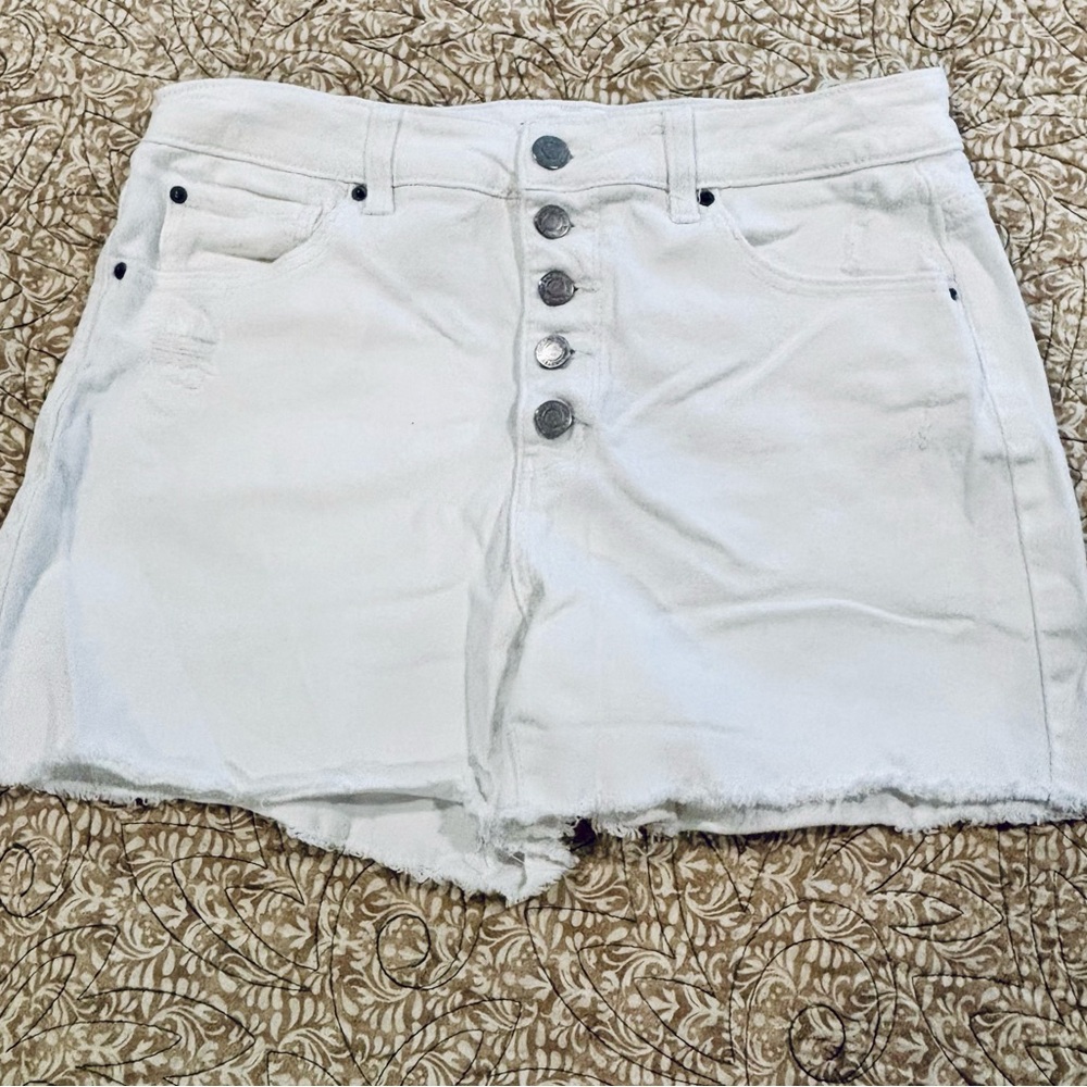 Time and Tru High-Rise 5 Button-Fly Jean Shorts in White, Pink, Camo-Bundle of 4 - Picture 9 of 12